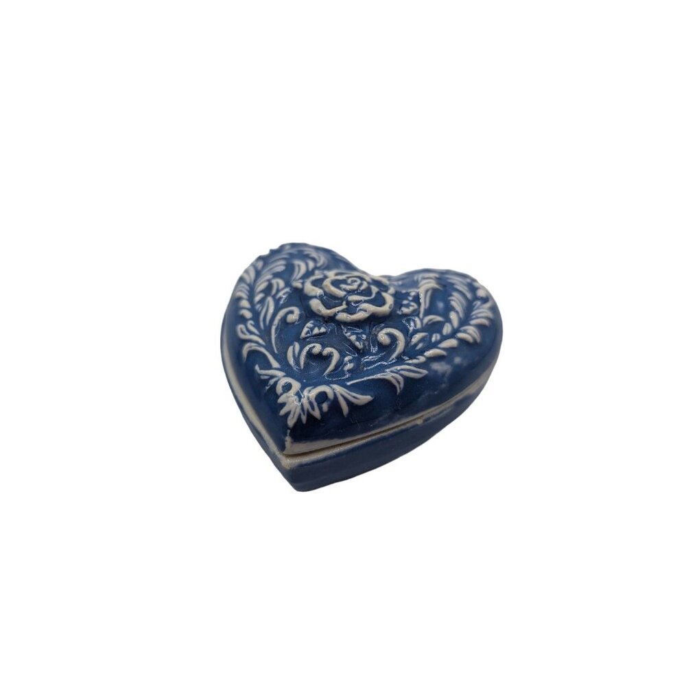 Vintage  Blue & White Ceramic Heart Trinket Box w Raised floral design - Picture 10 of 11